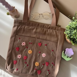 Erdbeere bestickt Brown-Einkaufstasche, Blumensegeltuch-Einkaufstasche, netteste Erdbeeren, Hand bestickt, Tasche mit Reißverschluss, Geschenk für Freunde