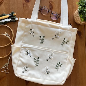 Einkaufstasche mit handgestickten Blumen | Blumen-Einkaufstasche mit Innentaschen | Brautjungfer Einkaufstasche | Hochzeit | Geschenk für sie | Frühlingsgeschenk