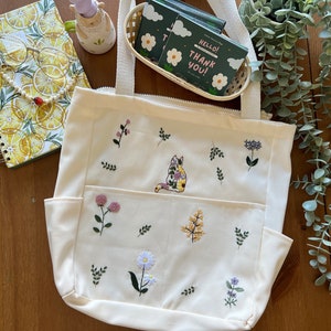 Blumen und Katze bestickte Tragetasche, Handgestickte Wildblumen-Einkaufstasche, große Schultertasche, Tote mit Reißverschluss, Einkaufstasche, Laptoptasche
