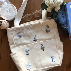 Bestickte Baumwolltasche, Blaue Blumen Stickerei, Blumen Baumwolltasche, Stickerei Baumwolltasche Sommer Wildblumen, Vintage Tasche
