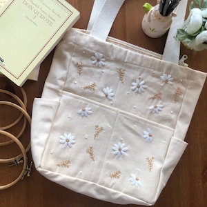 Weißes Gänseblümchen bestickte Umhängetasche, Vintage Geschenk für sie, einfache Schultasche, minimalistische Tragetasche, umweltfreundliche Einkaufstasche, Reißverschluss und Taschentasche