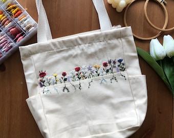 Sac fourre-tout brodé de fleurs sauvages, sac sur le thème de l'été, sac à bandoulière minimaliste brodé à la main, cadeau fait main, sac en toile fleur vintage