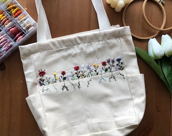 Borsa tote ricamata di fiori selvatici, borsa a tema estivo, borsa a tracolla ricamata a mano, minimalista, regalo fatto a mano, borsa di tela di fiori vintage