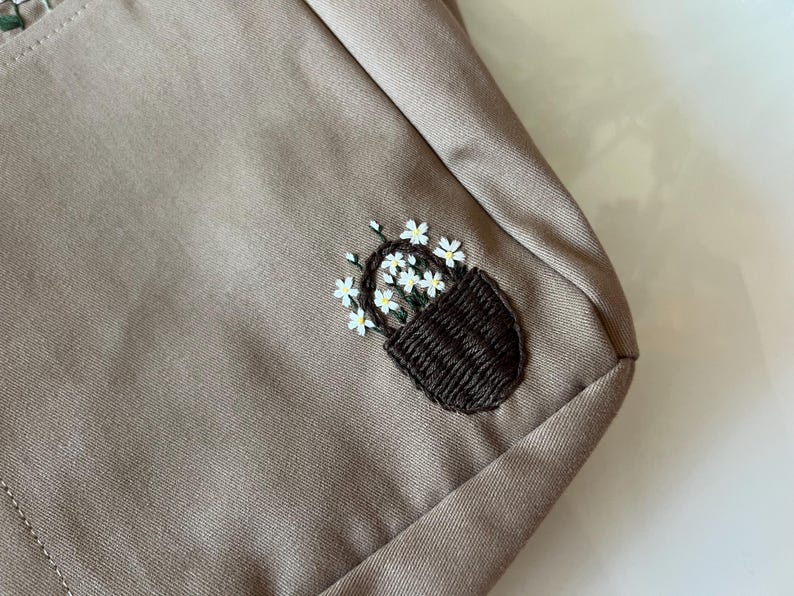 Blomsterträdgårdsbroderad brun väska, Estetisk tygkasse, Söt matkasse, Collegetygkasse, Handbroderad väska, Väska med fickor, Bästa presenten bild 6