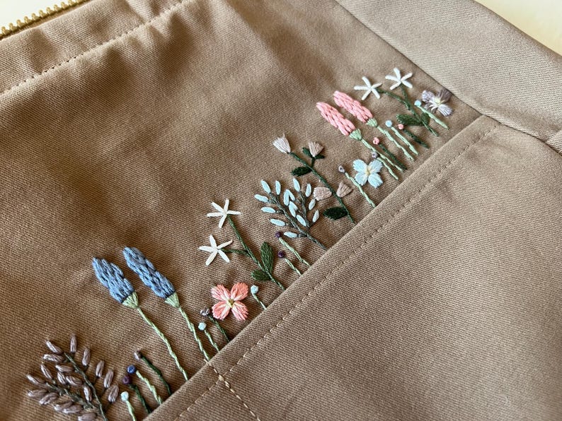 Blomsterträdgårdsbroderad brun väska, Estetisk tygkasse, Söt matkasse, Collegetygkasse, Handbroderad väska, Väska med fickor, Bästa presenten bild 4