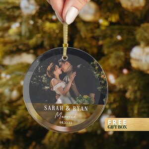 Adorno de cristal personalizado para parejas casadas y comprometidas con foto, regalo de Navidad para parejas, regalos de compromiso, regalo para parejas, adorno, regalo de boda para recién casados