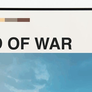K&ouml;nnte beinhalten: Ein Poster f&uuml;r das Videospiel God of War, mit einem blauen Himmel mit wei&szlig;en Wolken und dem Titel des Spiels in schwarzem Text. Das Poster enth&auml;lt auch das PlayStation 4 Logo und das Erscheinungsdatum, den 20. April 2018.