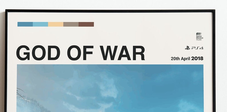 K&ouml;nnte beinhalten: Ein Poster f&uuml;r das Videospiel God of War, mit einem blauen Himmel mit wei&szlig;en Wolken und dem Titel des Spiels in schwarzem Text. Das Poster enth&auml;lt auch das PlayStation 4 Logo und das Erscheinungsdatum, den 20. April 2018.