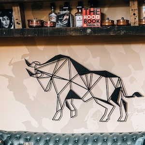 Geometric Bull Metal Wall Art: Rustic Living Room Decor