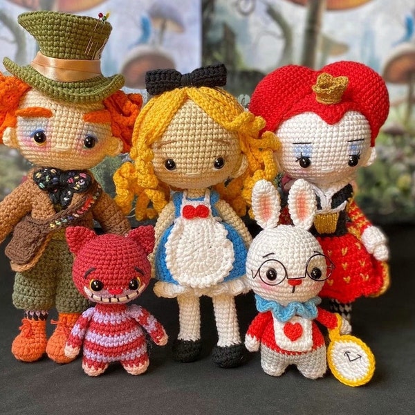Alice's Amigurumi Adventure, Handcrafted Alice in Wonderland Set, Whimsical Home Decor, Enchanting Gift Idea, Charming Crocheted Characters