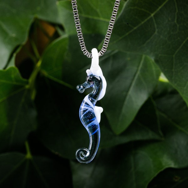 Glass Seahorse Necklace, Seahorse Pendant, Murano Seahorse Pendant, Cute Seahorse Charm, Art Pendant, Marine Charm, Elegant Charm.