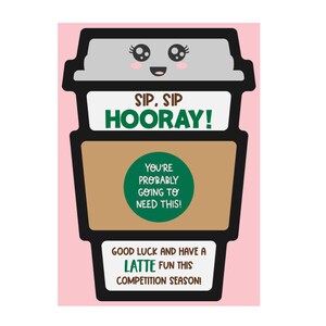 Op de afbeelding: Een cartoon koffiebeker met een glimlachend gezicht en de tekst "Sip, Sip Hooray! You're probably going to need this! Good luck and have a latte fun this competition season!"
