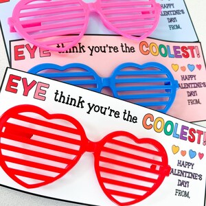 K&ouml;nnte beinhalten: Drei Valentinstagskarten mit dem Text "EYE think you're the COOLEST!" und einer Herz-Sonnenbrille mit horizontalen Streifen. Die Sonnenbrillen sind rosa, blau und rot.