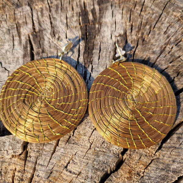 Boucles d'oreilles en capim dourado, boucles d'oreilles en or végétal, bijoux en or végétal