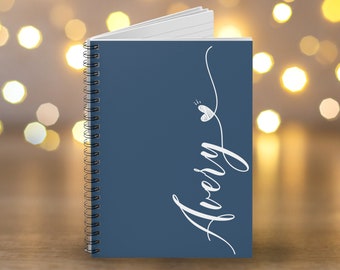 Personlig spiraljournal: Anteckningsbok med eget namn, linjerade sidor