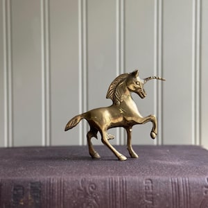 Estatueta de unicórnio vintage de latão: decoração de berçário Cottagecore