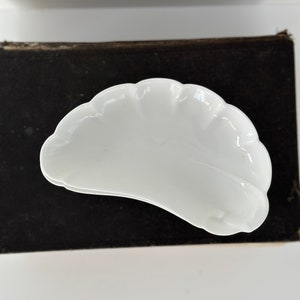 Pratos de osso vintage, conjunto de 4 pratos de osso branco antigos, pratos de bugigangas brancos, estilo vintage, decoração estilo cottage, pedra de ferro branca