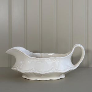 Vintage Homer Laughlin Cream Ironstone Gravy Boat