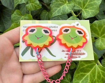 Famous Frog Collar Pin
