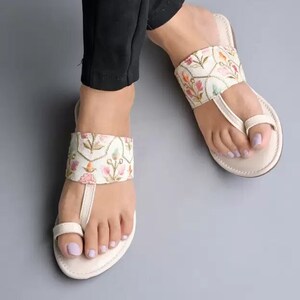 White kolhapuri chappal sales