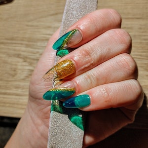 Press On Nails- Gold and Green