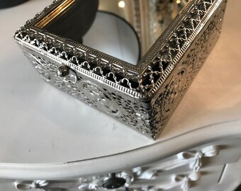 エンボス加工スクエアジュエリーボックス モロッコ シャンパンシルバー