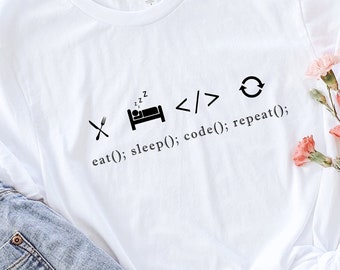 Camiseta Eat Sleep Code Repeat, camiseta Programmer's Mantra, camiseta Coding Lifestyle, camiseta Code All Day, Every Day, camiseta Techie's Daily Routine