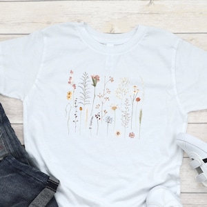 Botanical Illustration T-Shirt, Vintage Wildflowers Graphic Tee, Floral Nature Art Shirt for Women and Men, Unique Gift Botanical Design Top