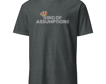 Rey de las suposiciones, camiseta divertida para hombre, camiseta con humor autocrítico, camiseta estampada