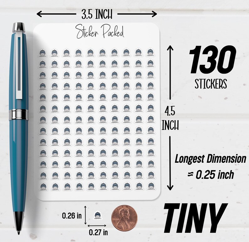 Peut inclure: Une feuille de minuscules autocollants, chacun avec une petite illustration d&eacute;taill&eacute;e. La feuille mesure 8,89 cm de large et 11,43 cm de long, avec 130 autocollants. La plus grande dimension de chaque autocollant est d'environ 0,64 cm. Le texte "Sticker Packed" et "TINY" sont &eacute;galement visibles.