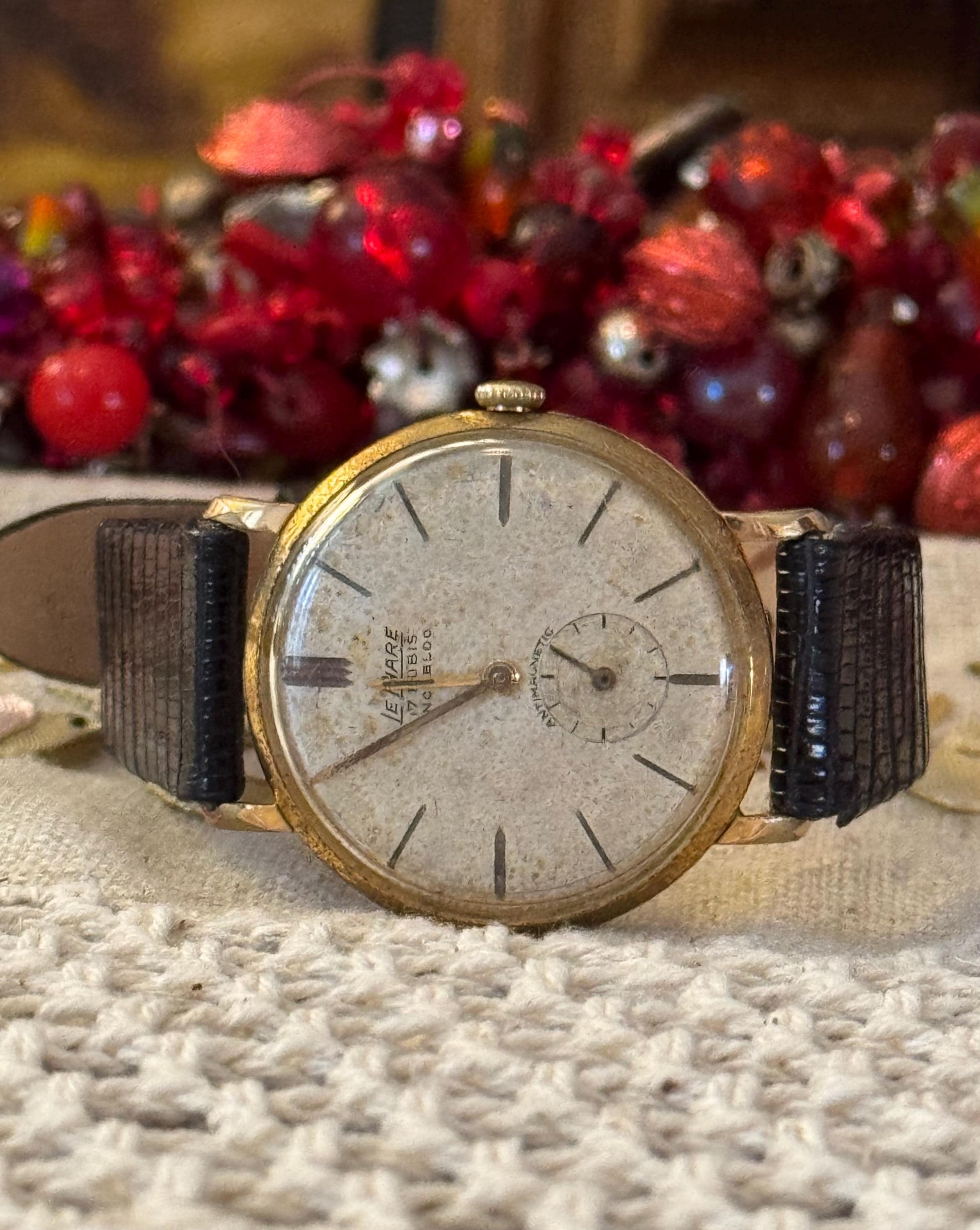 Montre Super Iris 17 Rubis - Femme, Bracelet Caoutchouc, Boîtier Acier, Occasion Très Bon État