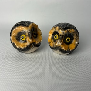 A pair of owls. Vintage Italian Alabaster Owl Paperweight Hand carved Marble Bird, 1970s. Italy.