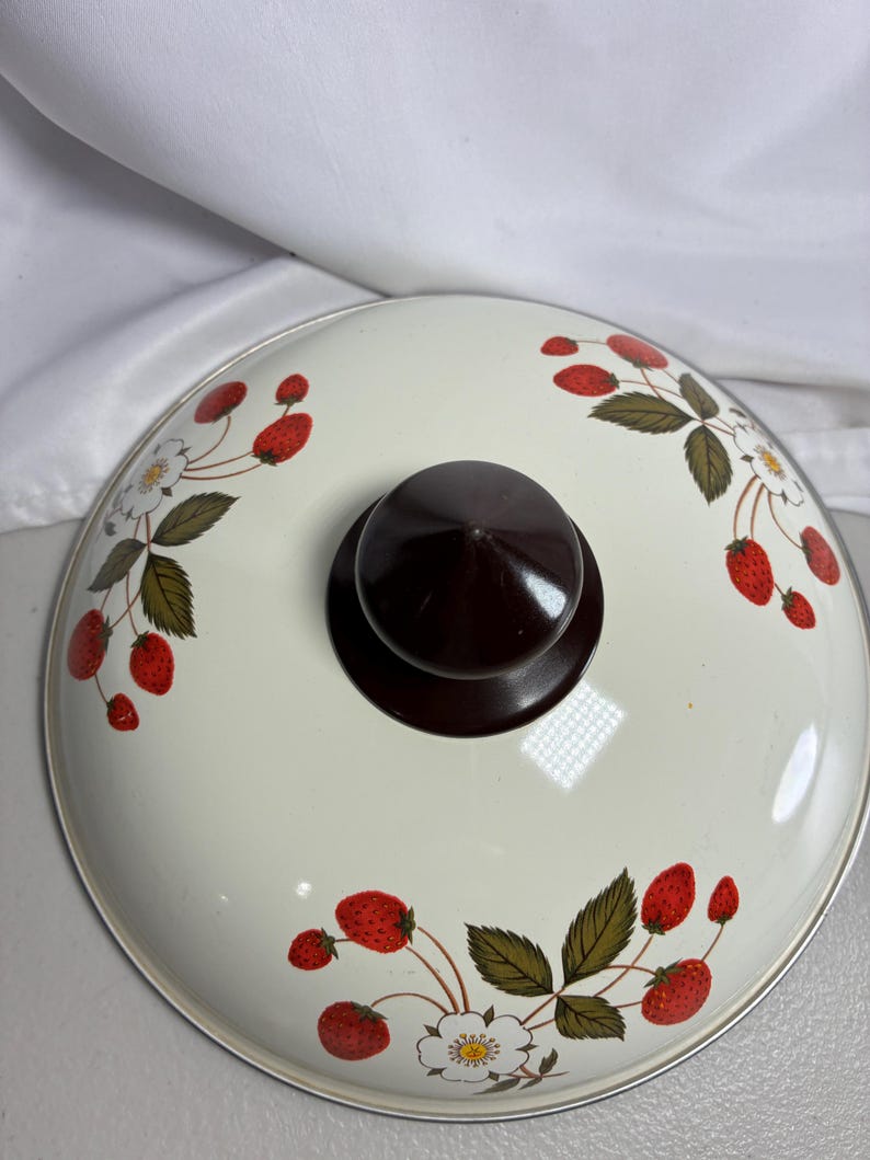 Cone Shape Red Roses Vintage Sheffield Strawberries 'n Cream Sauce Pan Lid, 8