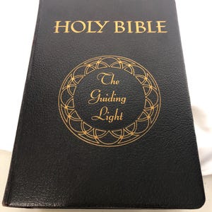 Vintage Holy Bible The Guiding Light Edition KJV, Gilt Pages, 7&quot; x 10.5&quot; x 2.75&quot;,  READ