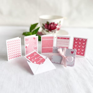 Mini cartes de Saint-Valentin en forme de cœur rose : petits mots d’amour assortis à imprimer (téléchargement numérique PDF)