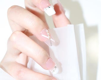 Elegant Pearl Press-on Nails: Gold Oval Bridal Wedding Nails