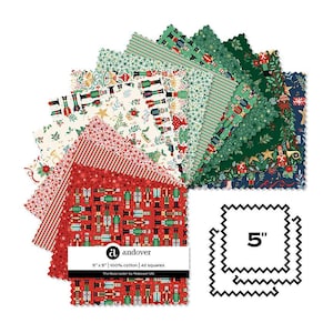 Può includere: Un set di 42 quadrati di tessuto, ciascuno di 12,7 cm per 12,7 cm, con vari motivi natalizi tra cui schiaccianoci, stelle, strisce e motivi floreali in rosso, verde, bianco e blu navy. L'etichetta riporta Andover 5 inch by 5 inch 100 percent cotton 42 squares The Nutcracker by Makower UK.