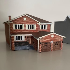 N Scale Building - 2 Car Garage Suburban Home