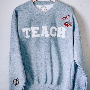 Linda sudadera con parche de chenilla para maestros, sudadera de enseñanza, camisa de maestro, sudadera de regreso a la escuela, regalo del maestro, regalo de regreso a la escuela,