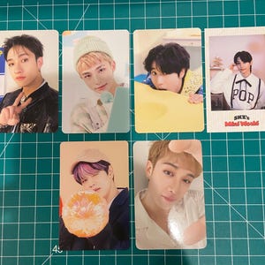 Die offiziellen Fotokarten der Stray Kids-Saison sind Grußkarten