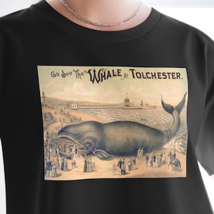 Crop top vintage de carte postale de baleine de Tolchester | Art de station balnéaire de 1889 | Chemise américaine kitsch | 100 % coton peigné | Cadeau rétro d'été