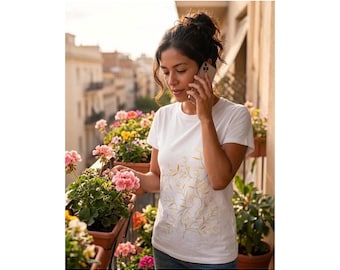 Maglietta con foglia botanica, maglietta con ramo di fiori selvatici gialli, maglietta grafica floreale minimalista, regalo per lei amante della natura, maglietta con pianta delicata