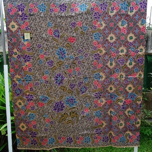 Karya Anggun – Handcrafted Batik Sarong with Classic Gold, Plum & Floral Motifs | Traditional Malay Wrap | Heritage Wear | Unisex Swim wear