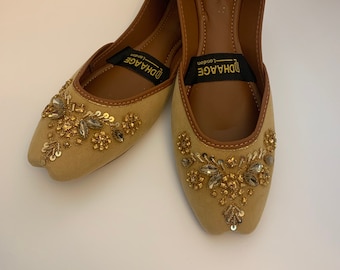 UK Size 5,6,7,8 DhaageLondon/khussas/Juttis/Ladies handmade Pakistani Indian Khussa Sandal/Handcrafted Punjabi Jutti/Women wedding shoes