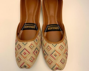 UK Size 4/DhaageLondon/khussas/Juttis/Ladies handmade Pakistani Indian Khussa Sandal/Handcrafted Punjabi Jutti/Women wedding shoes