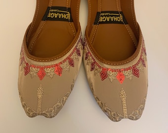 Handmade Cream Khussa Jutti Sandal, Pakistani Indian Wedding Shoes, UK Size 4