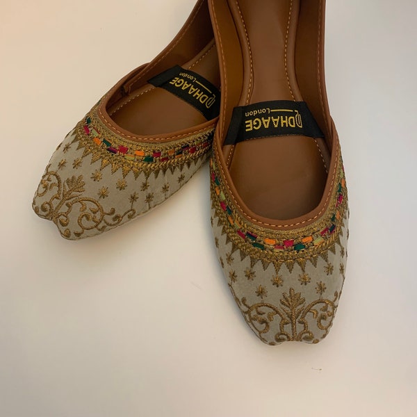 UK Size 7 DhaageLondon/khussas/Juttis/Ladies handmade Pakistani Indian Khussa Sandal/Handcrafted Punjabi Jutti/Women wedding shoes