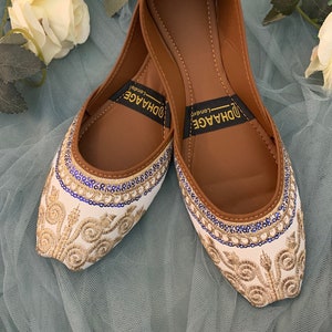 UK Size 5/DhaageLondon/khussas/Juttis/Ladies handmade Pakistani Indian Khussa Sandal/Handcrafted Punjabi Jutti/Women wedding shoes