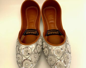 UK Size 5,6/DhaageLondon/khussas/Juttis/Ladies handmade Pakistani Indian Khussa Sandal/Handcrafted Punjabi Jutti/Women wedding shoes