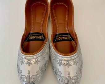 UK Size 4/DhaageLondon/khussas/Juttis/Ladies handmade Pakistani Indian Khussa Sandal/Handcrafted Punjabi Jutti/Women wedding shoes